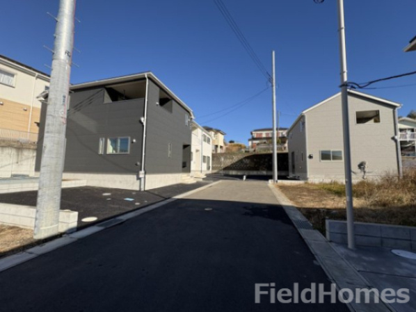 平塚市岡崎新築戸建て　第23-1号棟の前面道路含む現地写真|前面道路含む現地写真です。
