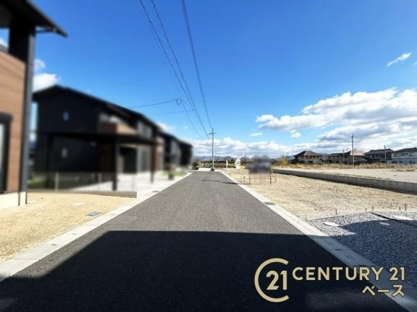 北葛城郡広陵町大字笠の売地の前面道路含む現地写真|前面道路は広々約６ｍ以上！お車の出し入れラクラク！