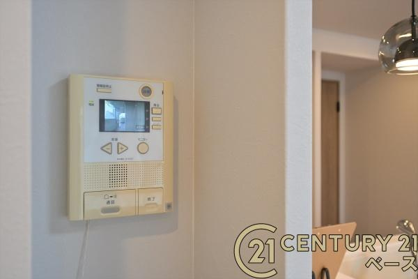 サニークレスト橿原神宮前２の内装|■現地撮影写真■ＴＶモニター付きインターホンで防犯対策もバッチリ！来客も一目でわかり安心です！