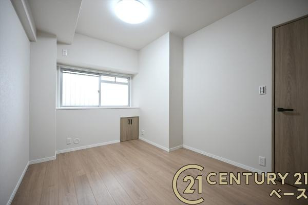 サニークレスト橿原神宮前Ⅱの洋室|■現地撮影写真■日当たりのよい明るい雰囲気の洋室です！