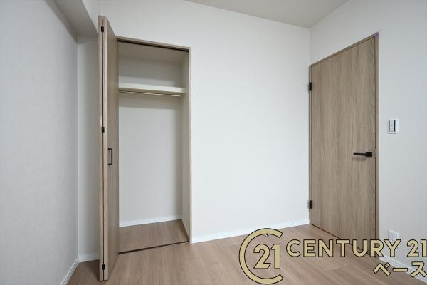 サニークレスト橿原神宮前Ⅱの収納|■現地撮影写真■全居室に広々収納スペース完備！