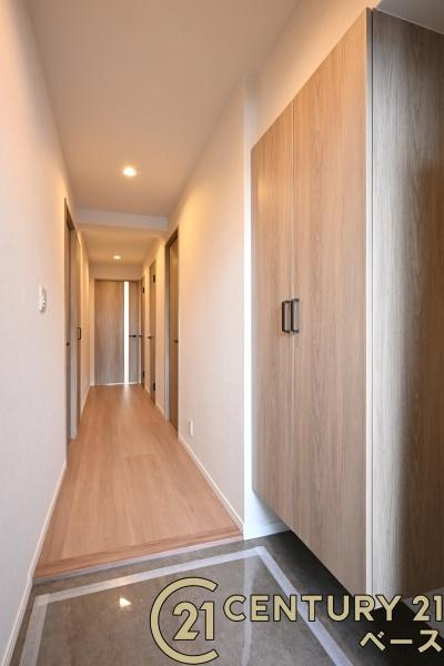 サニークレスト橿原神宮前Ⅱの玄関|■現地撮影写真■こちらは玄関から見た内装写真です
