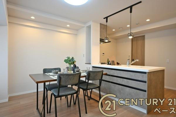 サニークレスト橿原神宮前Ⅱの居間・リビング|■現地撮影写真■ご家族でくつろいでいただける広々したＬＤＫ！