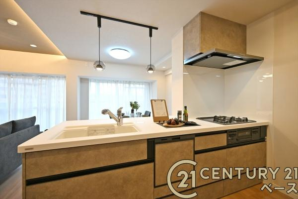 サニークレスト橿原神宮前Ⅱのキッチン|■現地撮影写真■広々キッチンで快適お料理！便利な収納スペースも完備！