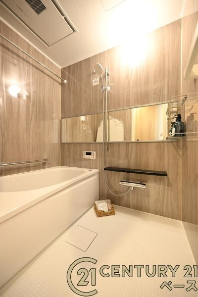 サニークレスト橿原神宮前Ⅱの浴室|■現地撮影写真■浴室暖房乾燥機を完備！ゆったりした浴槽での入浴は疲れも癒してくれます！