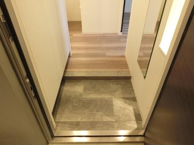 ＺＯＯＭ東神田の玄関