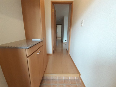 【玄関】 | サニーヒルズＡ | 収納もある玄関です