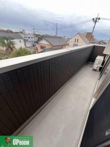 イースト フィールドのバルコニー