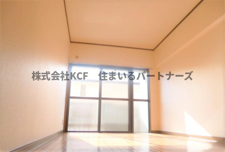 グランドヒル野中の居間・リビング|こちらの居間で趣味の時間をお楽しみください