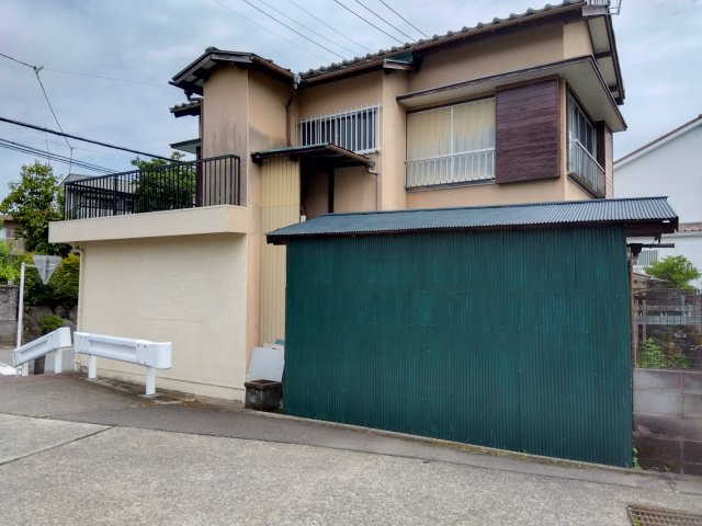 売土地　三島市谷田の外観|角地なので陽当たり良好で解放感があります。2方向からのアクセスが可能で車の出入りがスムーズに出来ます。