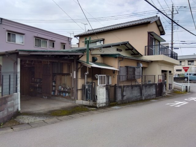 売土地　三島市谷田の前面道路含む現地写真|スーパー・ドラッグストア・コンビニまで車で10分圏内です。生活利便性の高い土地になっています。