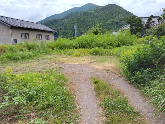 売土地　賀茂郡河津町梨本の外観|敷地が約130坪と広々としています。自由な間取りでお家が建てられます。駐車場を広く取る事も可能です。