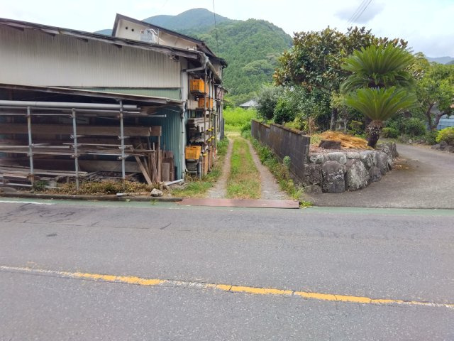 売土地　賀茂郡河津町梨本の外観|国道414号線沿いに位置しているので利便性が高いです。多方面へのアクセス良好です。