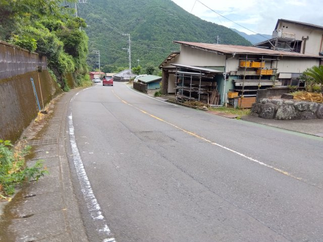 売土地　賀茂郡河津町梨本の前面道路含む現地写真|河津桜で有名なエリアです。春は観光気分が味わえます。天城連山も近くにあります。