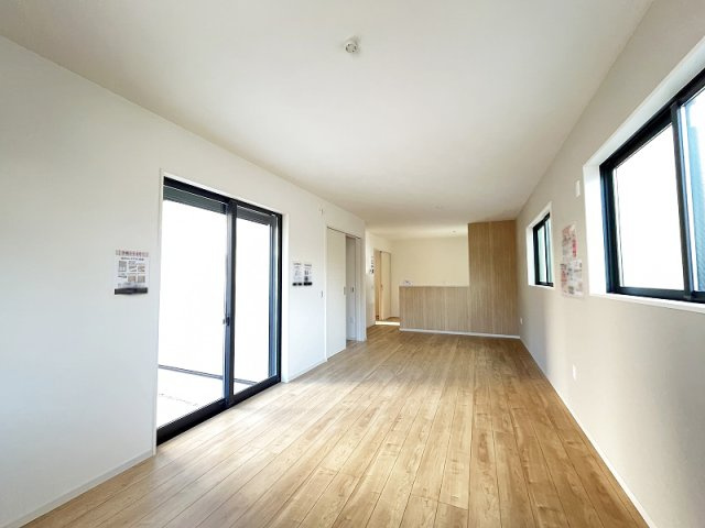 【居間・リビング】 | 西東京市住吉町1丁目　新築一戸建住宅　全1棟　(保谷店) | 暮らしの中心となるリビングは、ご家族で心地良く過ごせる空間に。