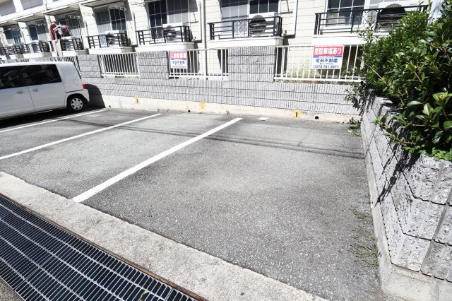 カスカータタルミの駐車場