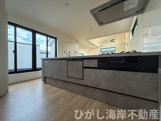 茅ヶ崎市東海岸北5丁目　新築戸建の外観|8月30日撮影　建築中　現地外観