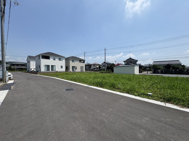 鹿沼市千渡　売地の前面道路含む現地写真|〇前面道路〇
前面道路はゆったりとした幅員6ｍ♪
駐車もしやすく車生活にストレスがありません。
※2025年8月撮影