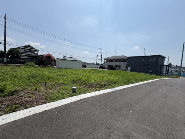 鹿沼市千渡　売地の前面道路含む現地写真|〇現地土地写真〇
周辺環境が充実しております。
道路の配置や道の広さ日当たりなど、ぜひ現地もご確認ください。
※2025年8月撮影