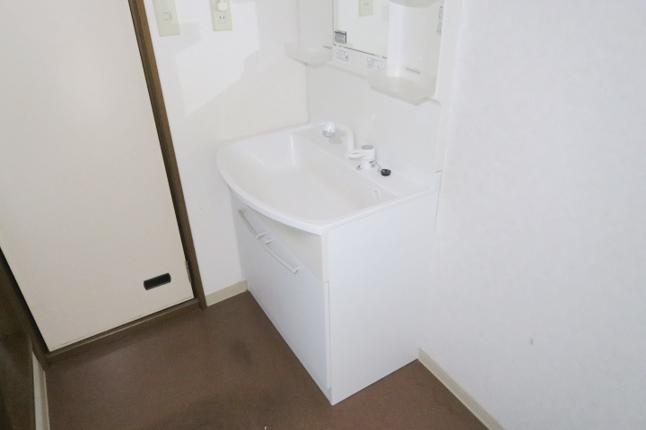 領家プリンスの独立洗面台|別号室の参考写真です。