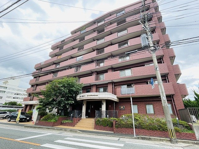 【外観】 | ライオンズマンション野間大池南 | 西鉄バス・【皿山1丁目】まで徒歩2分の距離です