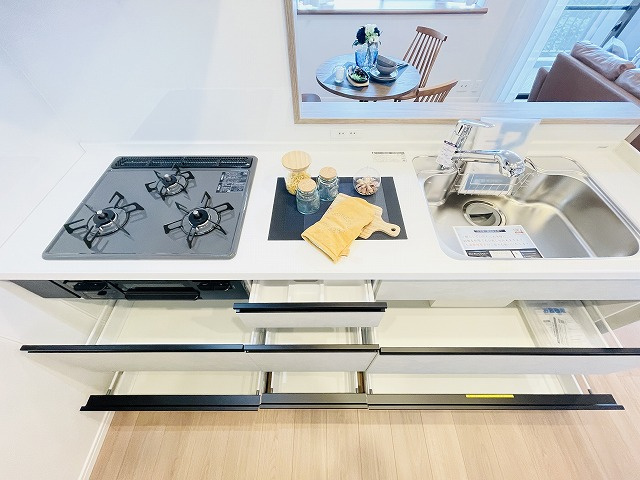 【キッチン】 | ライオンズマンション野間大池南 | コンパクトながら、収納力たっぷりで使いやすいキッチン