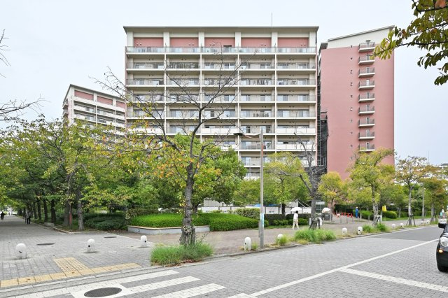 西宮マリナパークシティ・桜のまち4番館の外観|阪神「西宮」駅バス12分「マリナパーク南」停歩3分の立地×2025年7月室内リフォーム済で室内大変美麗です◎即日ご案内可能！皆様からのご連絡を心よりお待ちしております。