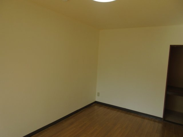 細田マンション第2の洋室