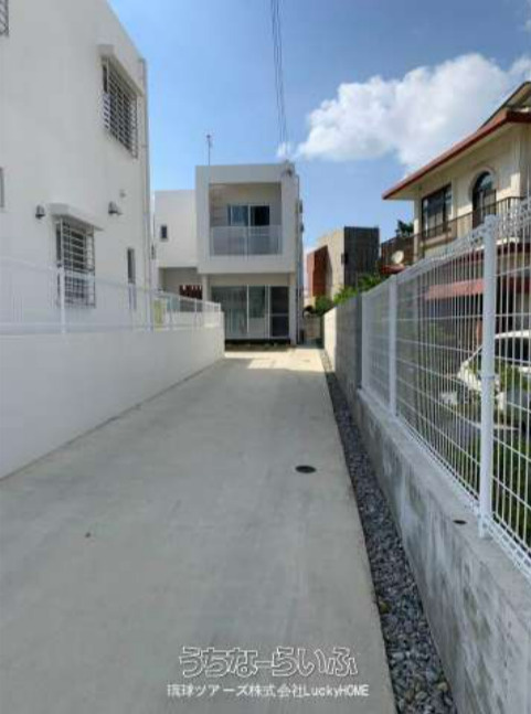 宜野湾市赤道2丁目戸建ての駐車場