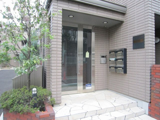 メゾン西片壱番館のエントランス
