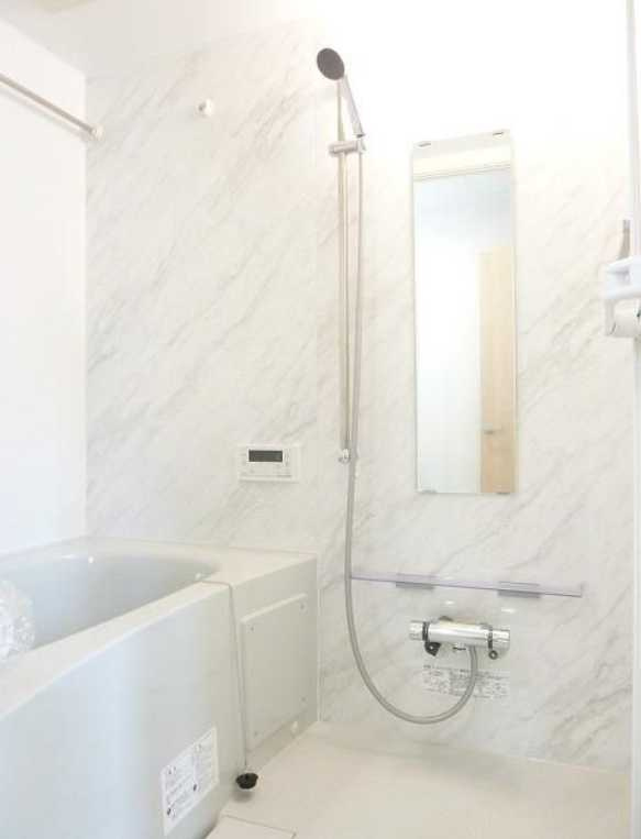 リッカ　最上階　角部屋　築浅の浴室