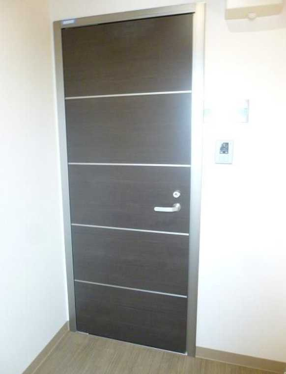 リッカ　最上階　角部屋　築浅の玄関