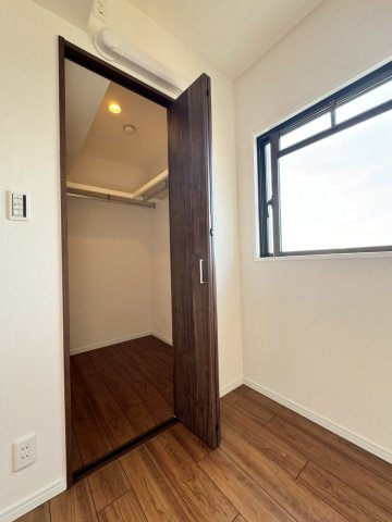 ファミール寝屋川パークサイドの収納|全居室収納付き！たっぷり収納のできるウォークインクローゼットもございます。