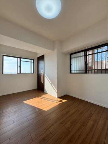 ファミール寝屋川パークサイドの洋室