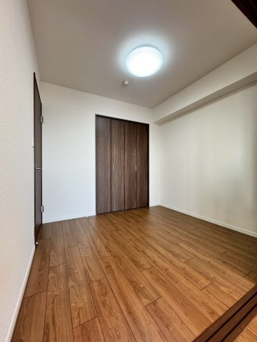 ファミール寝屋川パークサイドの洋室