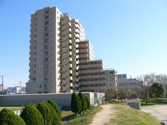 ファミール寝屋川パークサイドの外観