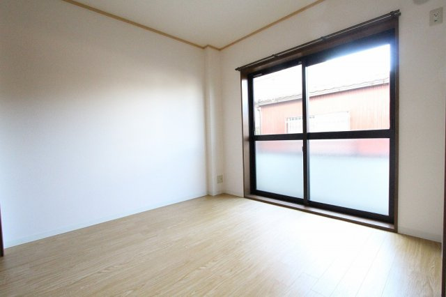 アネーロ城山の洋室