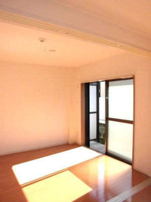 【洋室】 | 越山マンション | 個人の部屋や寝室として使える洋室です