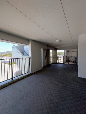 ■□フォレストコート春日町□■のその他共用部分|廊下も広く雨の吹き込みも少なくてすみます。