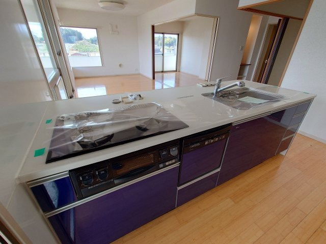 ■□フォレストコート春日町□■のキッチン|システムガスキッチン。食洗器、グリル、シャワー付き混合水栓なので使いやすいです。