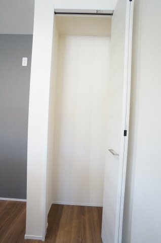 リーブルガーデン美浜町奥田儀路の平屋　2号棟の収納|キッチン横のパントリースペース！