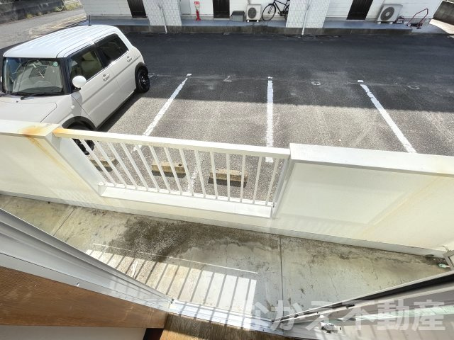 【バルコニー】 | 暖かな日差しのふりそそぐバルコニー