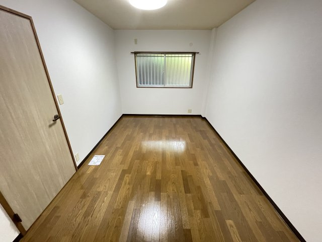 【寝室】 | 落ち着いた色調の寝室です