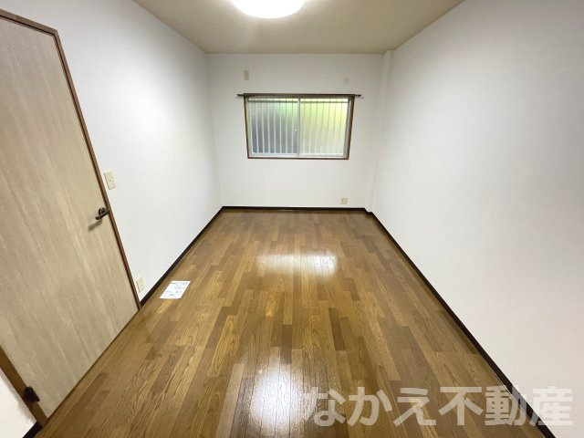 【寝室】 | 落ち着いた色調の寝室です