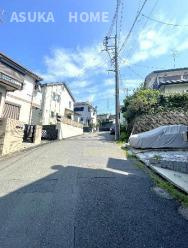 旭区中希望ヶ丘戸建の前面道路含む現地写真