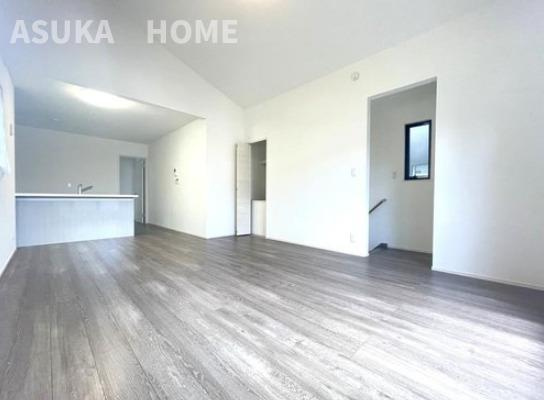 旭区中希望ヶ丘戸建の居間・リビング