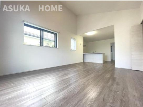 旭区中希望ヶ丘戸建の居間・リビング