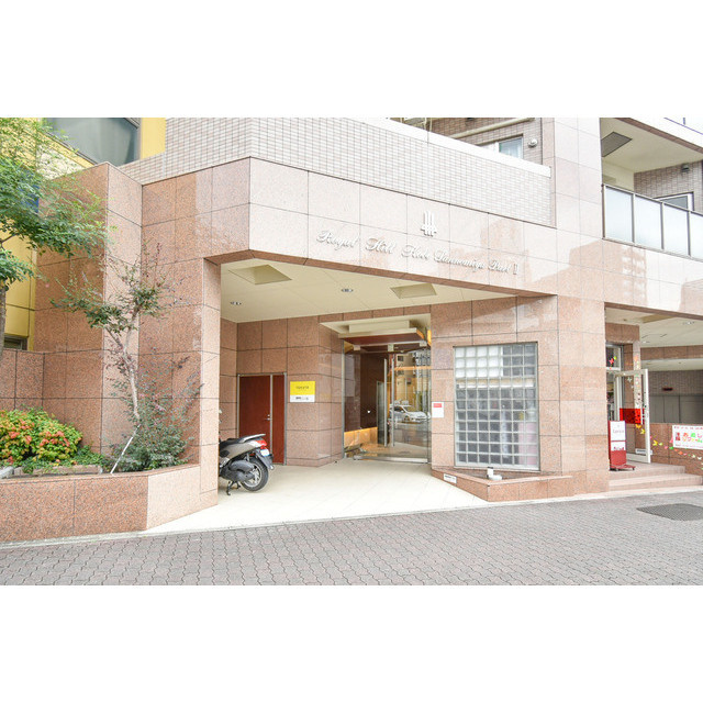 神戸市中央区加納町３丁目の賃貸マンションのエントランス