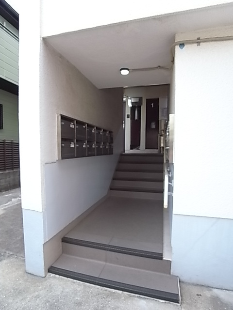 マンションエイトのエントランス