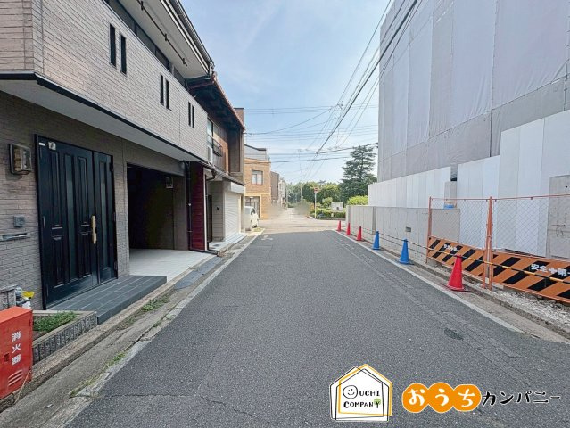 主税町の前面道路含む現地写真|物件のことはもちろん、教育施設・スーパー・商業施設・公園・公共機関といった周辺の住環境も車でご案内します
現地（2025年8月）撮影